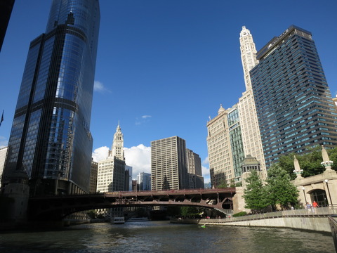 シカゴ 市内にある映画のロケ地を訪問する