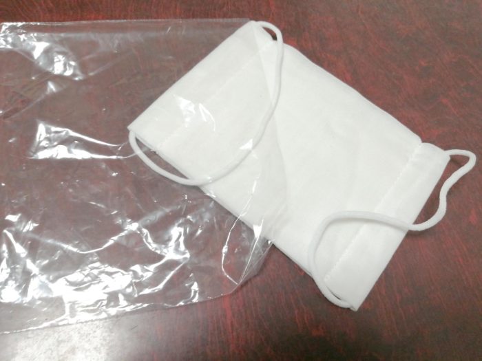 小学校で配られたアベノマスク