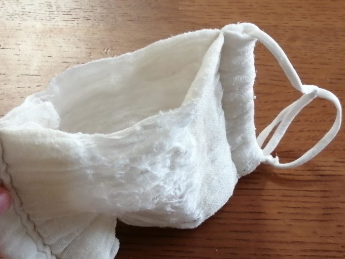 穴の開いたアベノマスク