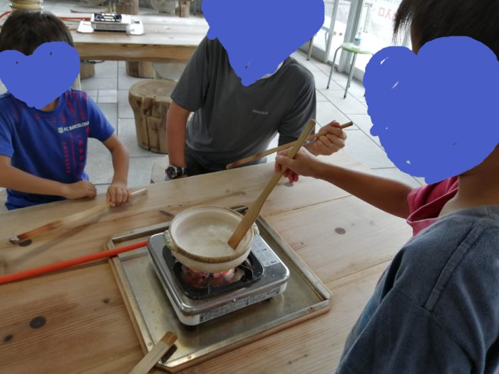 赤穂海浜公園で塩づくり