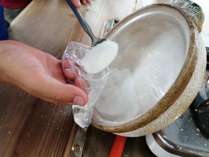 赤穂海浜公園で塩づくり完成